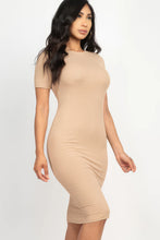 Cargar imagen en el visor de la galería, Ribbed Bodycon Midi Dress
