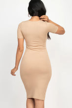 Cargar imagen en el visor de la galería, Ribbed Bodycon Midi Dress
