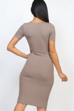 Cargar imagen en el visor de la galería, Ribbed Bodycon Midi Dress
