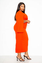 Cargar imagen en el visor de la galería, Cape Sleeve Dress With Knot Detail
