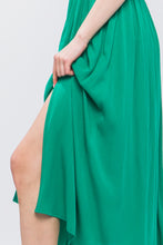 Cargar imagen en el visor de la galería, Flowy Off The Shoulder Dress
