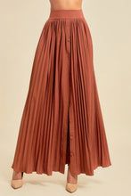 Cargar imagen en el visor de la galería, Pleated Skirt With Buttons And Pockets
